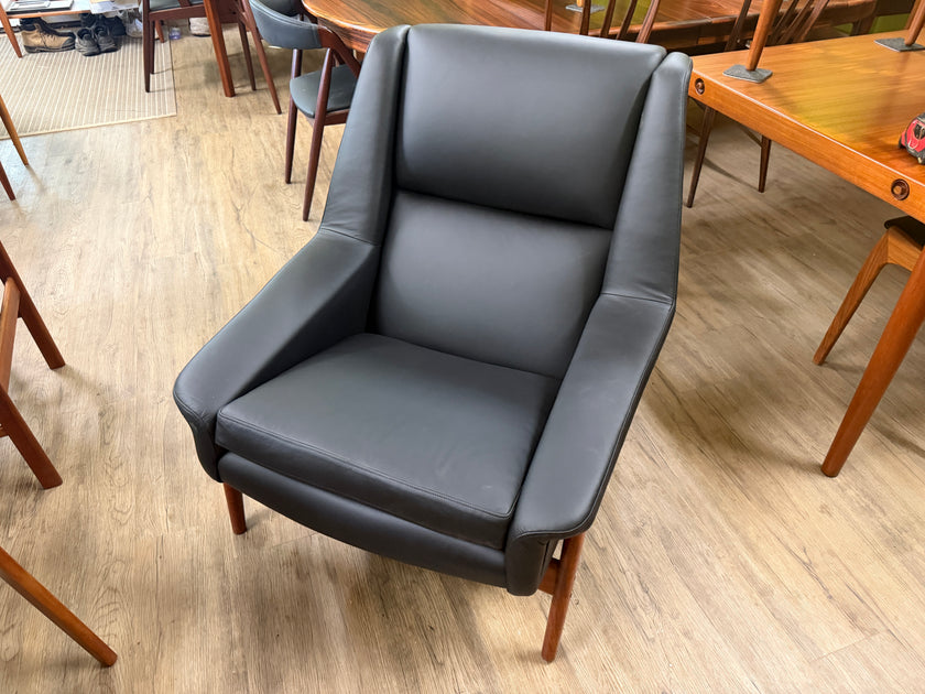 Mid Century Teak and Black Leather Lounge Chair