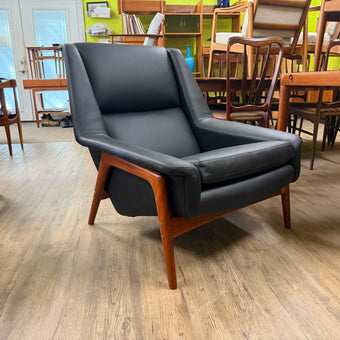 Mid Century Teak and Black Leather Lounge Chair
