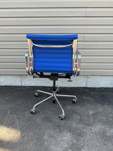 Load image into Gallery viewer, Vintage Herman Miller Eames Aluminum Group Desk Chair